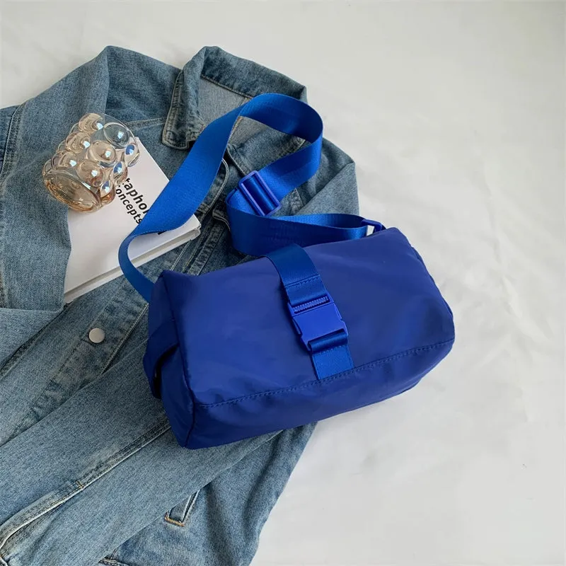 Klein Blue Toast Travel Men's and Women's Sports Messenger Bag